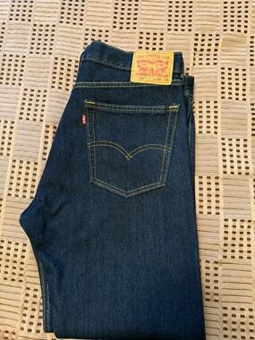 Levi's Men's Dark Blue Straight Leg Jeans with Signature Back Pocket